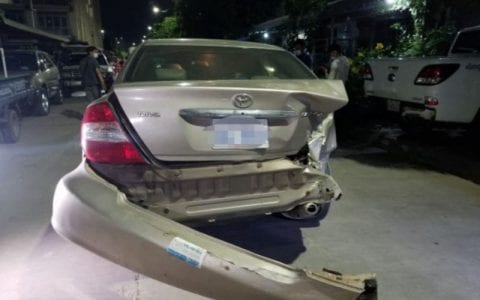 金边发生汽车追尾事故，中国男司机企图肇事逃逸被捕