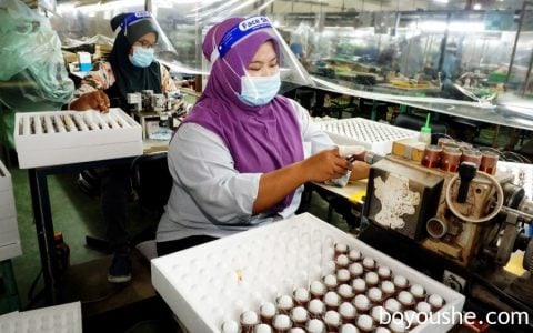 马来西亚已有80%员工接种两剂疫苗的公司，政府考虑批准复工