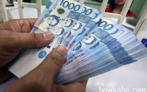 赞，菲律宾1华人学生捡到10万比索，物归原主！