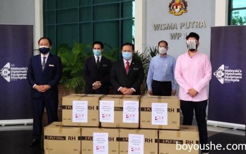 完美中国捐赠60万口罩予马来西亚外交部