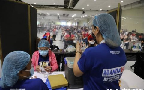 菲律宾日接种新冠疫苗达70.2万剂