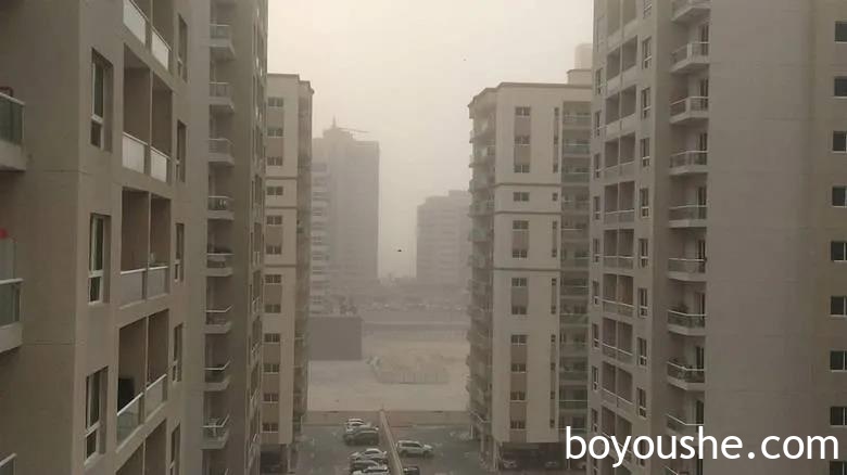 沙尘暴在昨天袭击了迪拜,阿联酋多个地区下雨