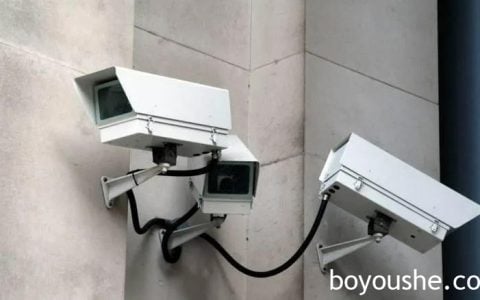 阿联酋 | 故意损坏监控摄像头将面临不低于5万迪拉姆的罚款