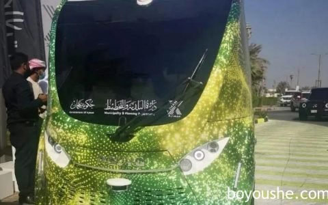 阿治曼推出了中东地区第一辆可运行的无人驾驶巴士