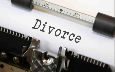 沙特女性被丈夫抛弃约23年，目前已获准离婚