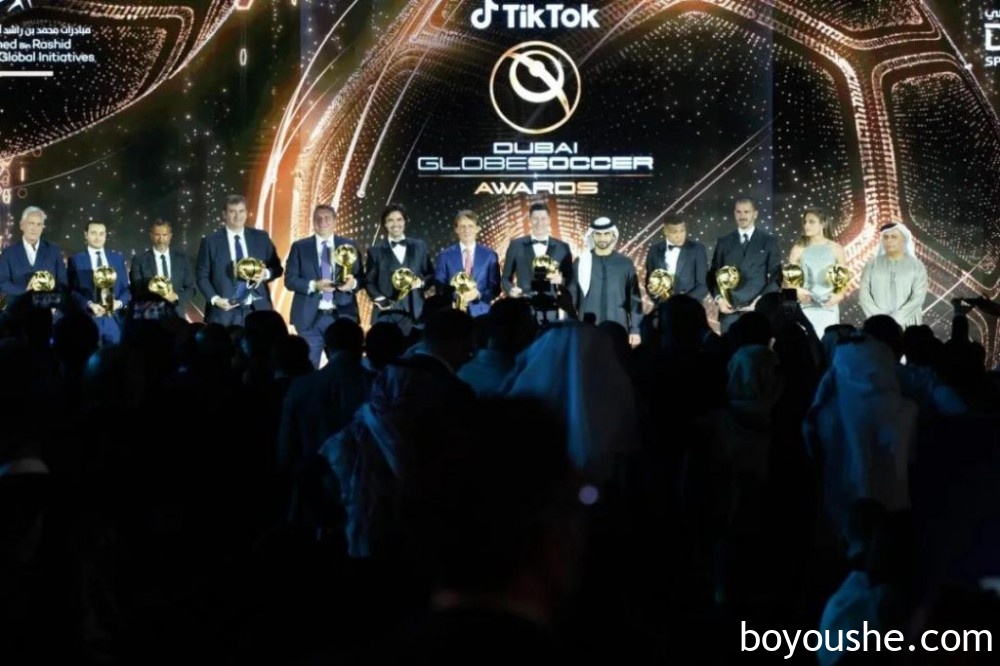 迪拜举办环球足球奖颁奖典礼，姆巴佩夺得年度最佳男球员奖