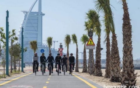 迪拜酋长骑行视察了16公里的全新自行车道