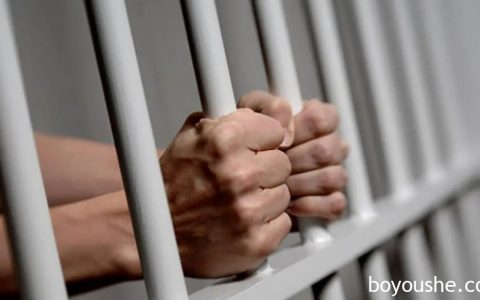 迪拜 | 亚裔男子在商场抢劫女子，被判入狱+驱逐出境