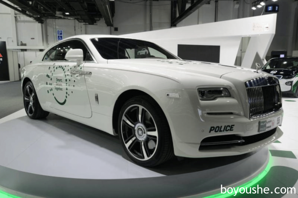 迪拜警方超跑车队再添豪车！奥迪RS e-tron加入车队