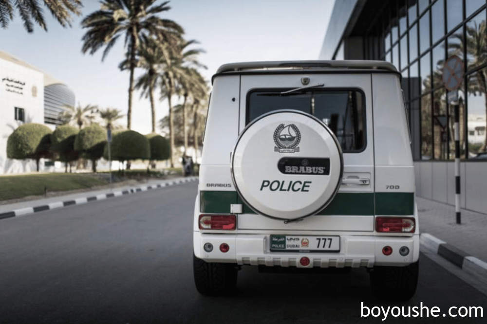 迪拜警方超跑车队再添豪车！奥迪RS e-tron加入车队