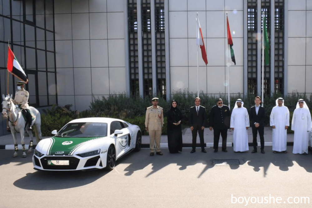 迪拜警方超跑车队再添豪车！奥迪RS e-tron加入车队