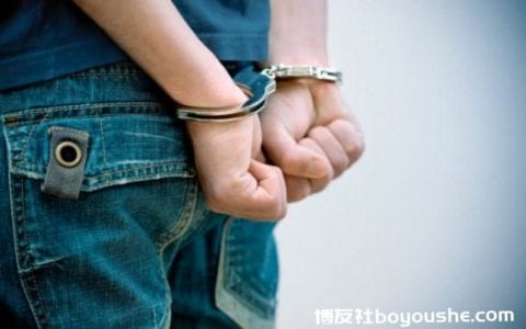 为3名中国人入籍柬埔寨收76万美元后跑路，男子被指控违背信任罪！