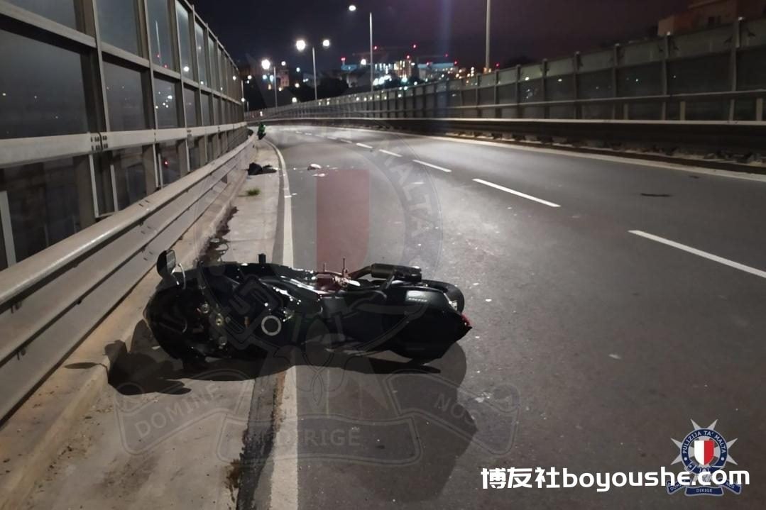 摩托车手在区域道路与另一辆摩托车相撞中丧生