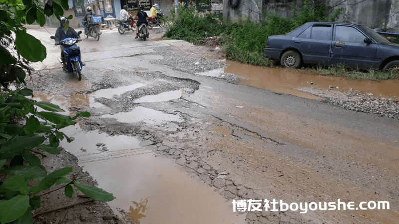 缅甸边境大其力，主要道路被封锁，当地人出行困难