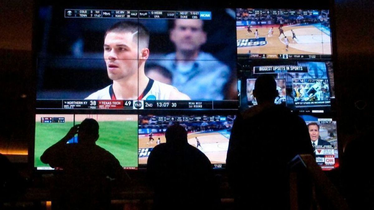 Should sports gambling become legal in Illinois, will you be able to wager on Illini, Wildcats or Huskies? Don&#39;t bet on it. - Chicago Tribune