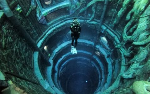 世界最深泳池易主迪拜：深60米，池内装有56个摄像头