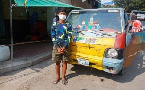 柬埔寨大胆男子违反封城令，驾车撞伤执法警员被捕
