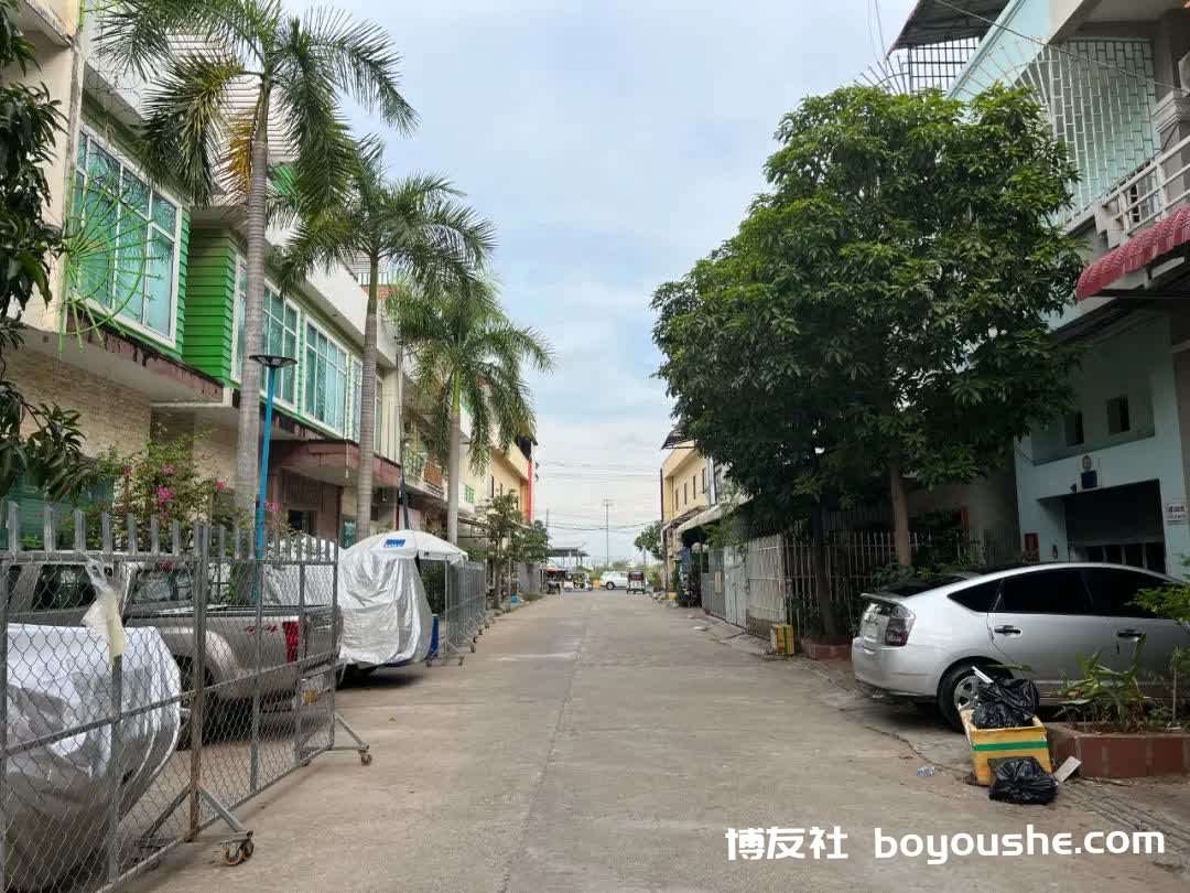 在柬埔寨开汉堡店，被列入B类名单家里被喷“电诈之家”