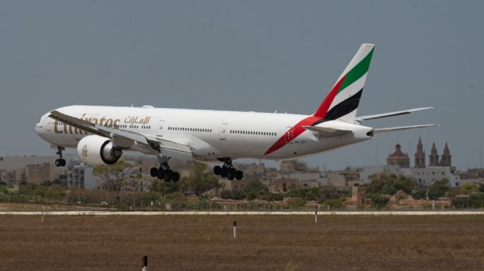 阿联酋航空航班降落在马耳他